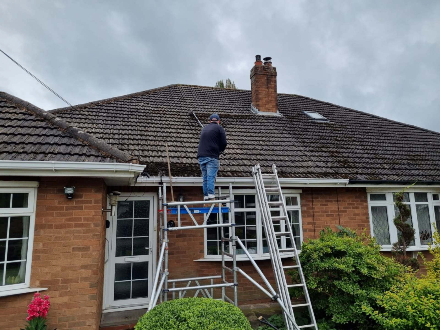 Mobile scaffold tower positioned for safe roof access